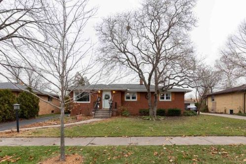 8231 Kraay Ave, Hammond, IN 46321-1424