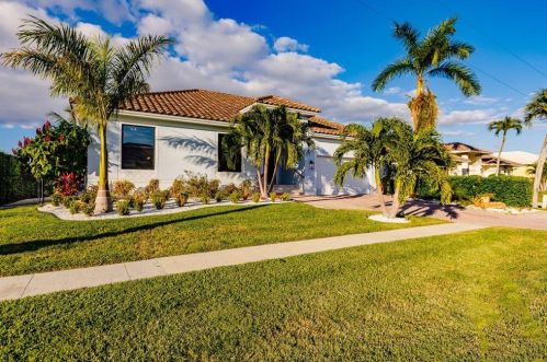 1090 Cara Ct, Marco Island FL  34145-4563 exterior