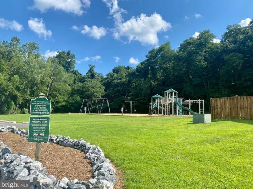 211 Shaw Ct, Fredericksburg VA  22405-2688 exterior