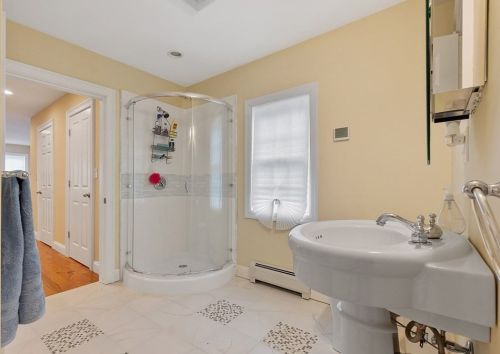 37 Main St, Petersham MA 01366-9502 exterior