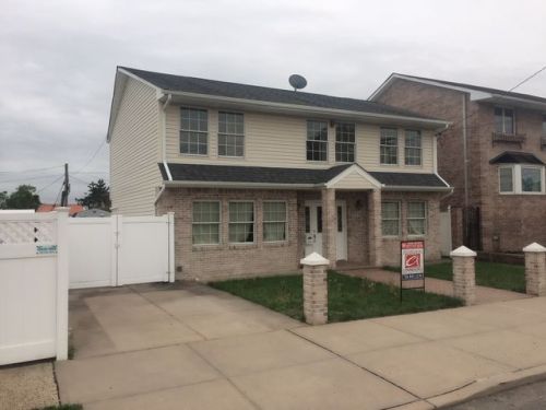 8310 160th Ave, Jamaica, NY 11414-3040