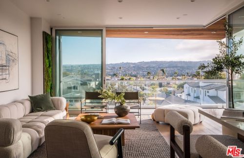 1027 Avenue A, Redondo Beach CA  90277-4819 exterior