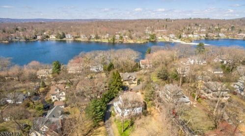 95 Ball Rd, Mountain Lakes NJ  07046-1624 exterior