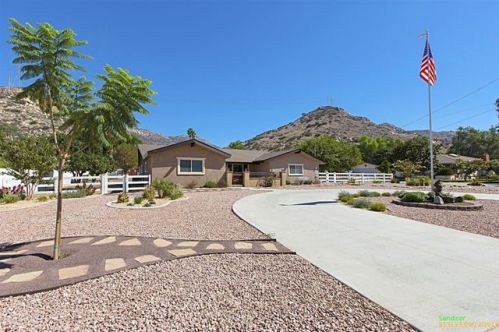 13138 Willow Rd, Lakeside, CA 92040-1902