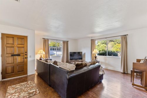 711 Dora Ave, Ukiah, CA 95482-3926