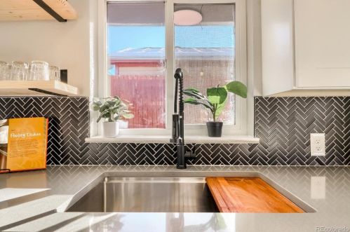 2818 Jackson St, Denver CO 80205-5052 exterior