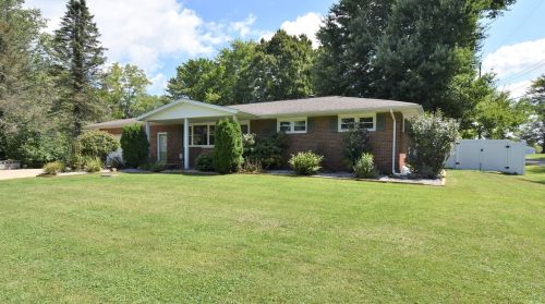 119 Troutman Rd, Hermitage, PA 16148-5023