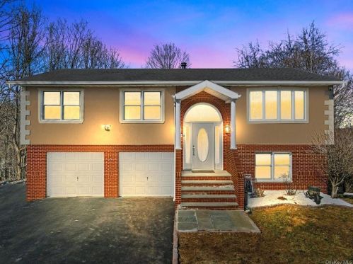 233 Dahlia Dr, Mahopac, NY 10541-3739