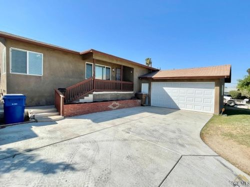 2915 Edwards Ave, Bakersfield, CA 93306-3521