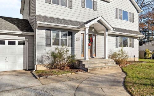 169 Amsterdam Ave, Babylon, NY 11704-4850