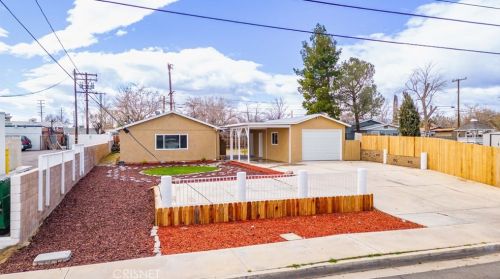 1016 Newgrove St, Lancaster, CA 93535-3330