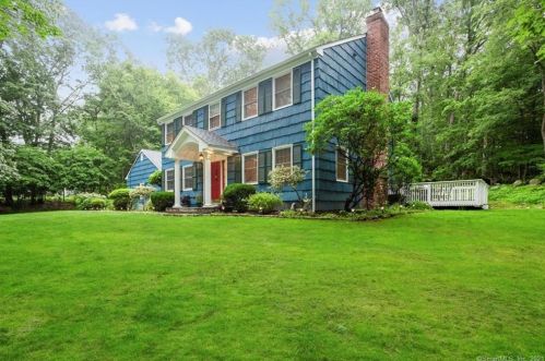56 Ethan Allen Ln, Stamford, CT 06903-4027