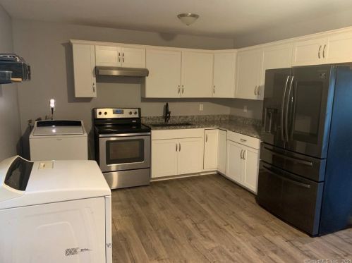 4 Waterhorse Brook Dr, Bethel, CT 06801-2618