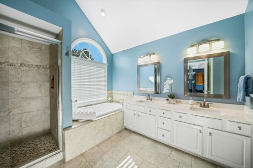 14641 Horseshoe Bend Ct, Granger IN  46530-8231 exterior