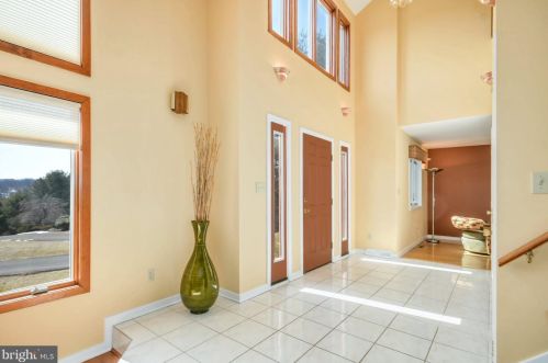 6013 Domarray St, Coopersburg, PA 18036-8937