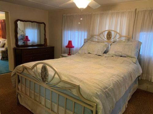2132 Kepner Dr, Tarpon Springs FL  34691-4248 exterior