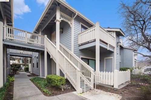 18 Lakeshore Ct, Richmond CA  94804-7419 exterior