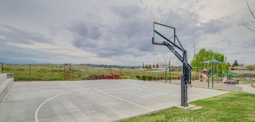 6608 Montagna Dr, Bakersfield CA  93306-7658 exterior