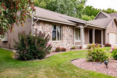 3944 Stonewood Rd, Waukesha, WI 53151-6192