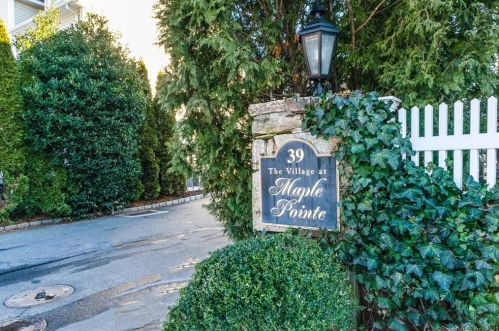 39 Maple Tree Ave, Stamford CT  06906-2206 exterior