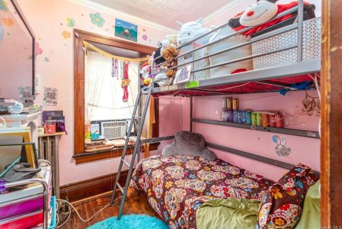 21 Fort Putnam St, Highland Falls NY  10928-2026 exterior