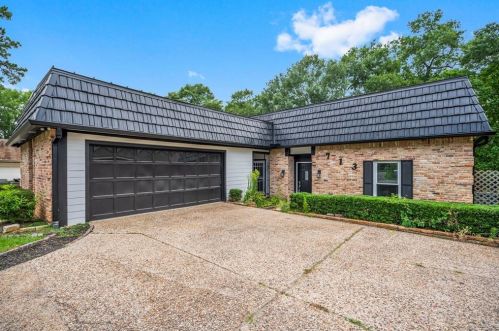 713 Palmer Dr, Conroe, TX 77302-3825