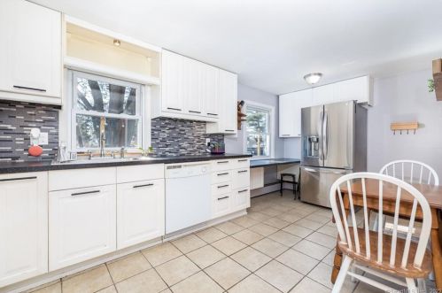 7 Fairfield Dr, Windsor Locks CT exterior