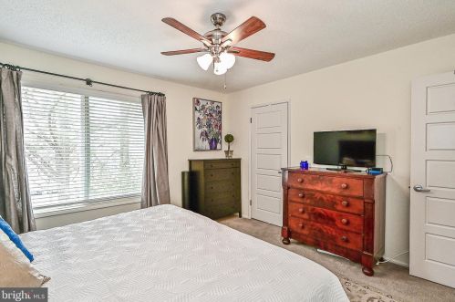 2414 Southgate Sq, Herndon VA  20191-1239 exterior