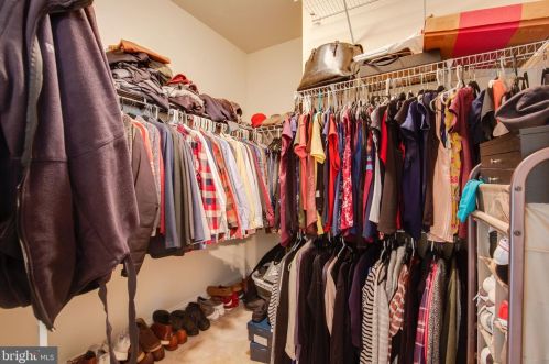 15935 Greymill Manor Dr, Haymarket VA  20169-4927 exterior