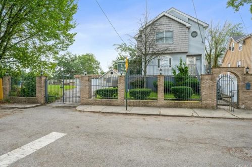 3102 Mullan Pl, Bronx, NY 10465-4060