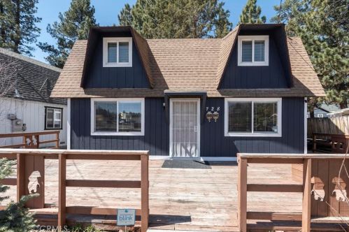 728 Aeroplane Blvd, Big Bear City, CA 92314-9631