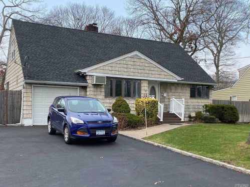 80 Ward St, West Islip, NY 11795-1123