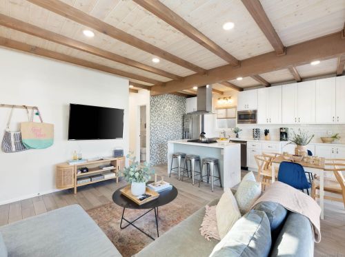 824 Anacapa Ct, San Diego CA  92109-8203 exterior