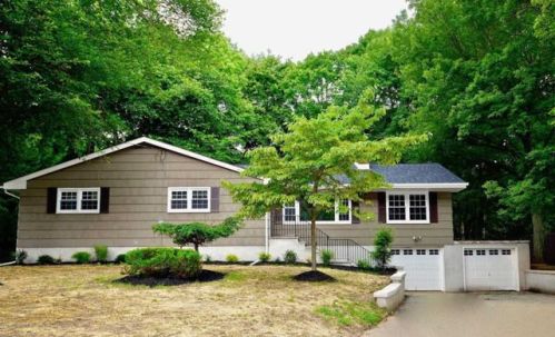 17 Lloyd Rd, Morganville NJ  07751-9709 exterior