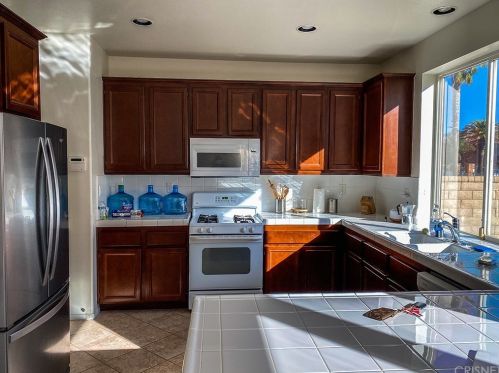 27258 Cloverhurst Pl, Santa Clarita, CA 91387-3803