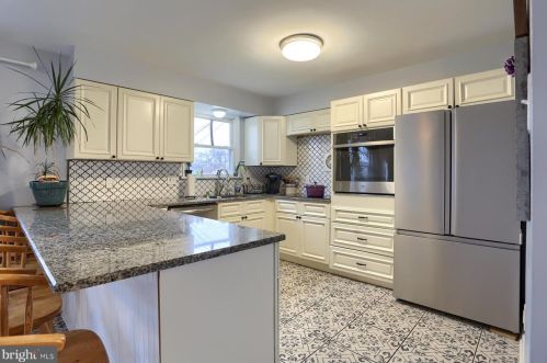 814 Sycamore Dr, Lansdale PA  19446-3128 exterior