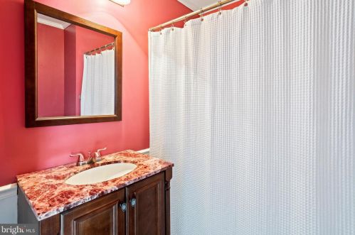 2 Ethan Ter, Swedesboro NJ  08085-4035 exterior