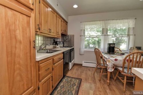 9 Brook Ave, Montvale NJ  07645-2101 exterior