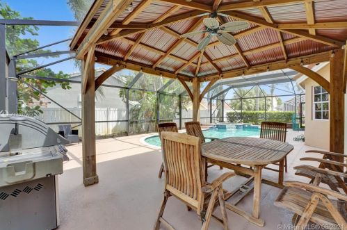 955 203 Ave, Hollywood FL  33029-3440 exterior