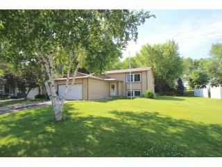 525 Kassel Dr, Chaska MN  55318-2502 exterior