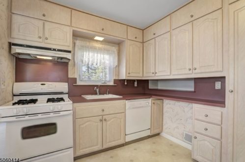 97 Woodland Ave, Verona NJ  07044-2207 exterior