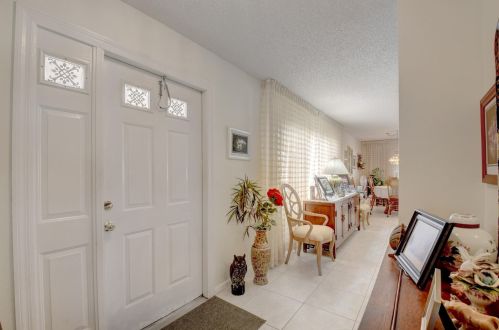 5136 Mirror Lk Blvd, Boynton Beach FL  33472-1211 exterior