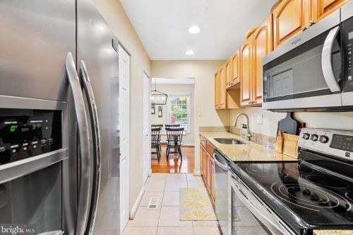 2314 Horseferry Ct, Herndon VA  20191-2718 exterior