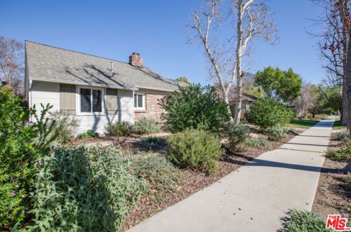 14039 Weddington St, Van Nuys, CA 91401-5754