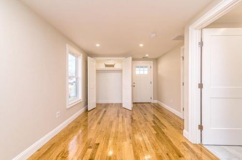 50 Elizabeth Rd, South Kingstown RI  02882-5220 exterior