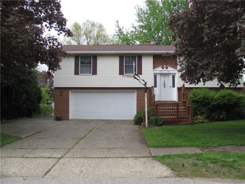 49 Sunset Dr, Girard, PA 16417-9751