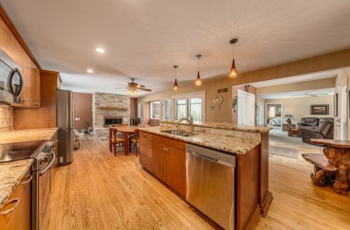 8801 Hart Dr, Waterford WI  53185-1364 exterior