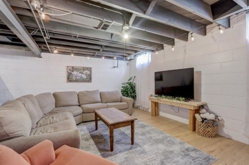 3309 85, Milwaukee WI 53227-4615 exterior