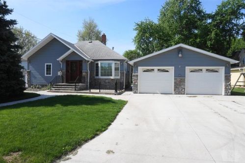 119 2nd St, Roselle, IA 51401-2844
