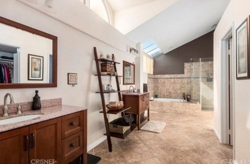 23037 Weymouth Pl, Santa Clarita CA  91354-2040 exterior